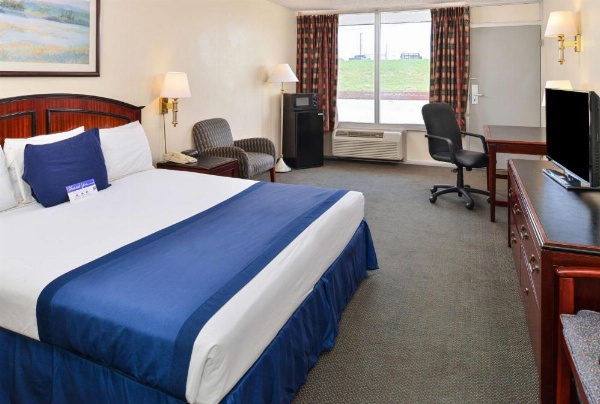 Castle Inn & Suites Anadarko image 16