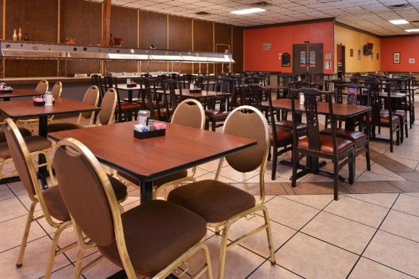 Castle Inn & Suites Anadarko image 12