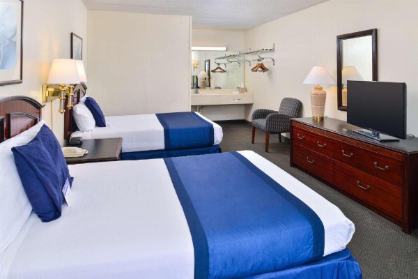 Castle Inn & Suites Anadarko image 17