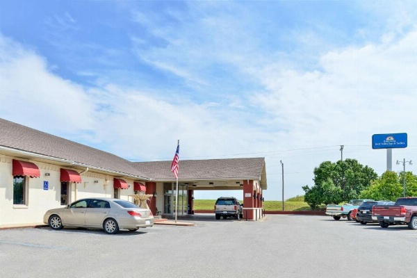 Castle Inn & Suites Anadarko image 22