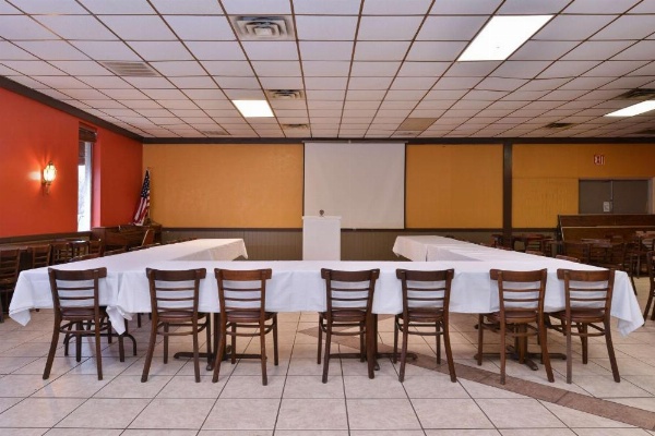 Castle Inn & Suites Anadarko image 6