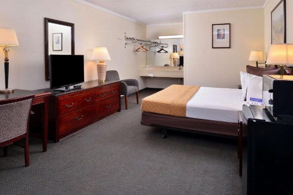 Castle Inn & Suites Anadarko image 7