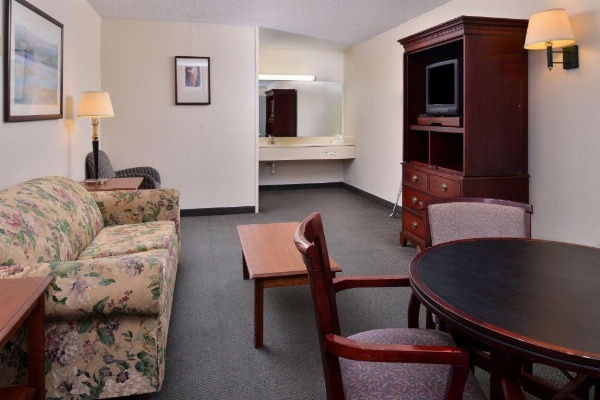 Castle Inn & Suites Anadarko image 8